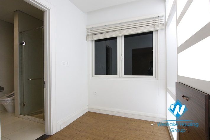  Beautiful corner villa with Garden for rent in Vinhomer Riverside - Long Bien